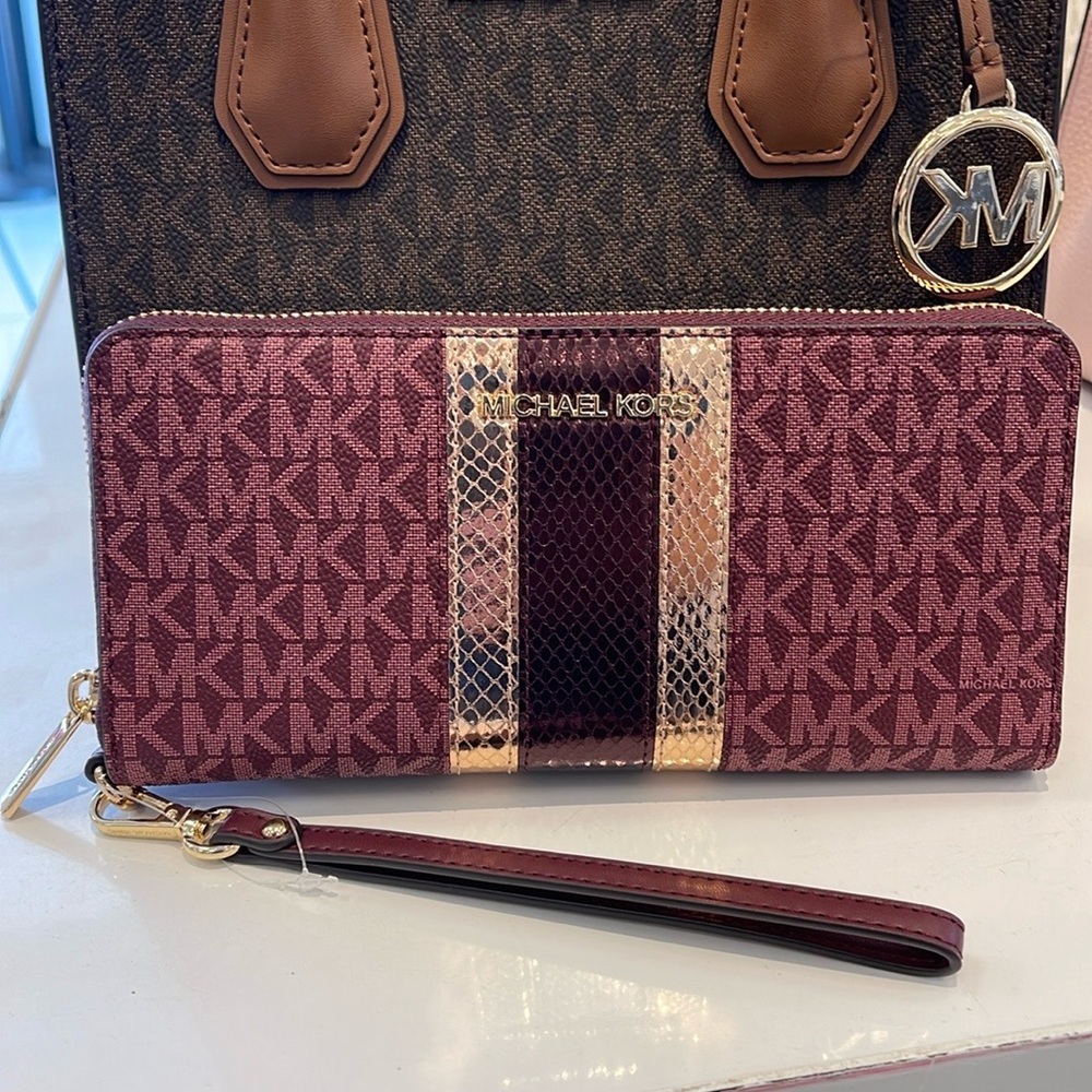 Michael Kors Jet Set Travel Large Signature Logo and Metallic Continental Wallet - Picture 4 of 16